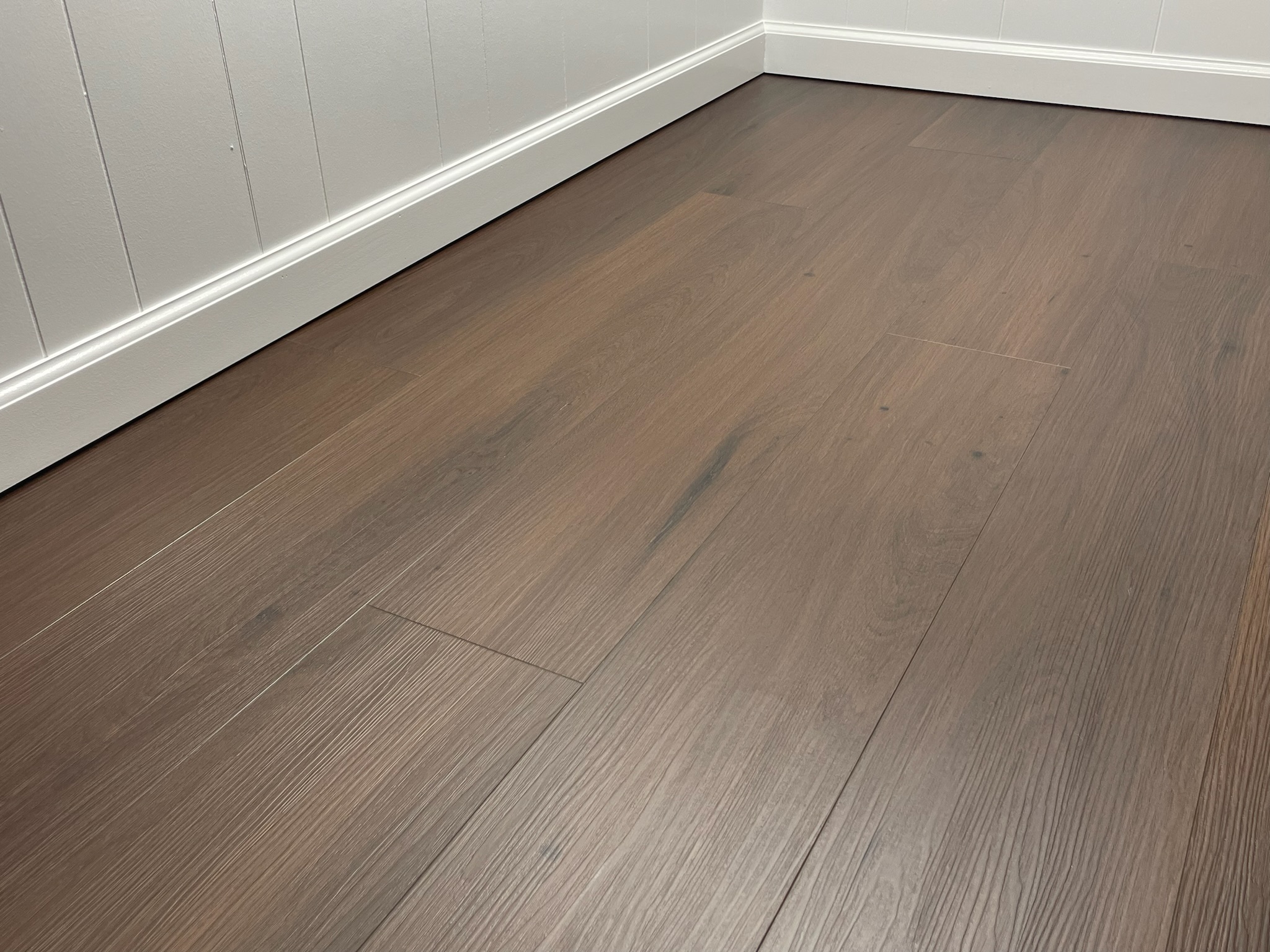 Amelia floor color sample
