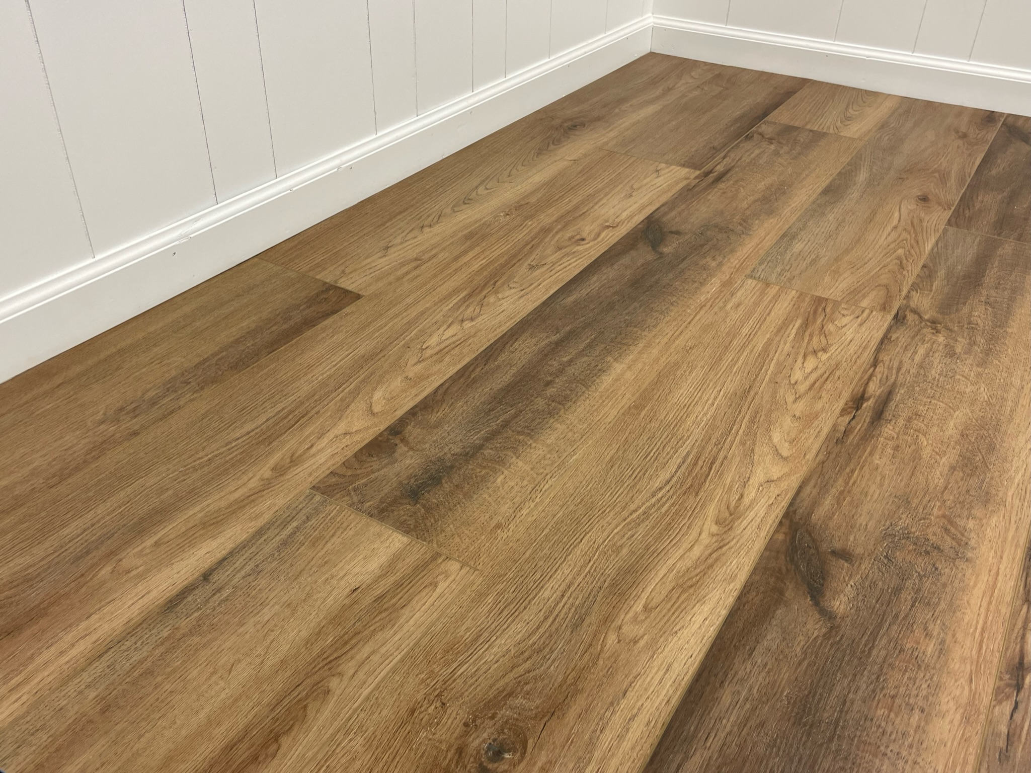 Palomino floor color sample