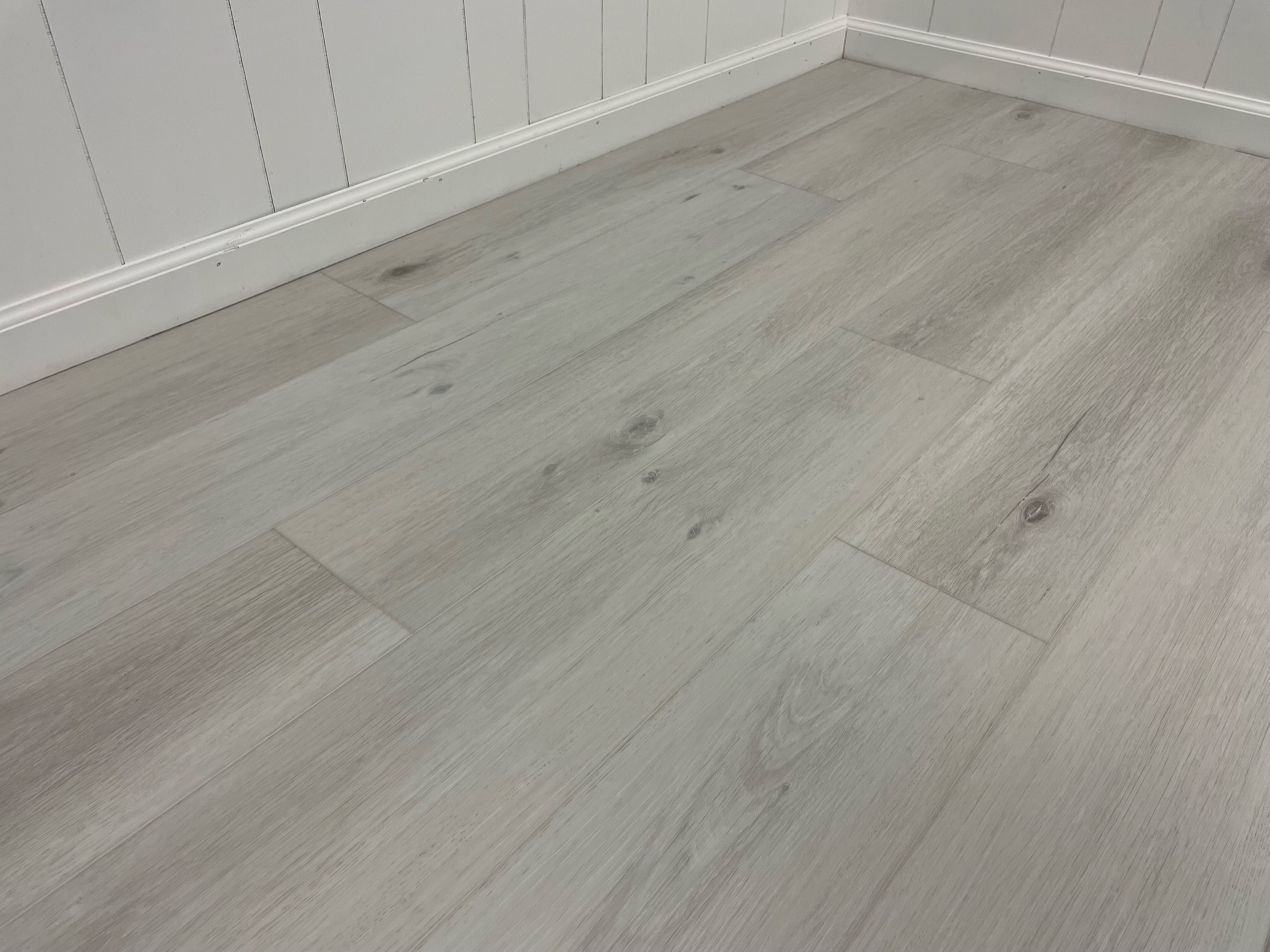 Whitehaven floor color sample